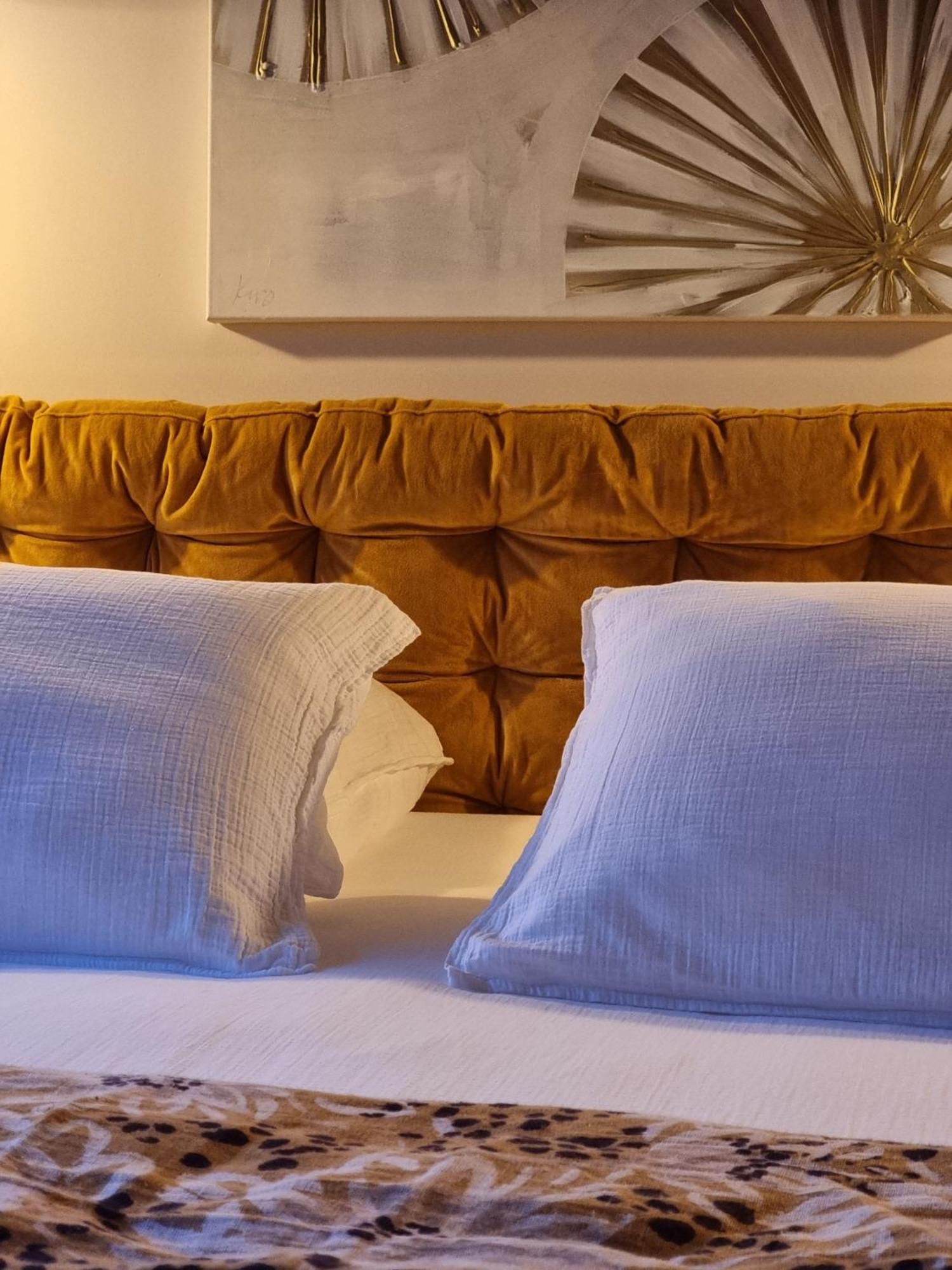 Sous La Houlette, Suites, Piscine Interieure Et Sauna Villers-la-Ville Extérieur photo